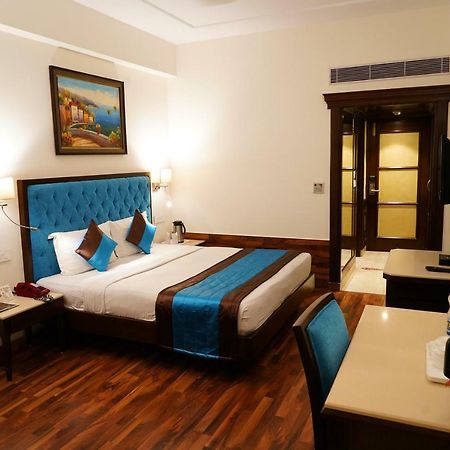 Hotel Park Grand Chandīgarh Eksteriør billede