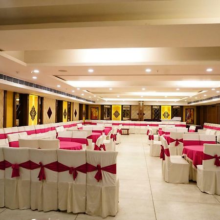 Hotel Park Grand Chandīgarh Eksteriør billede