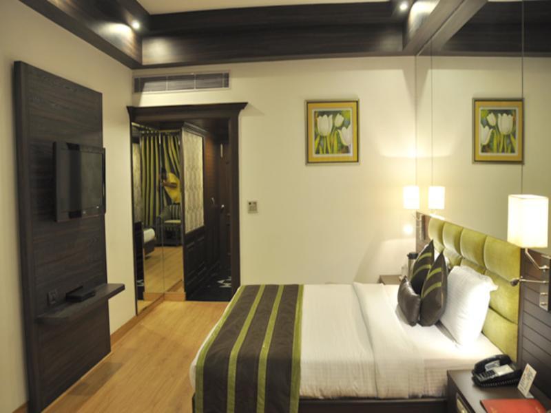 Hotel Park Grand Chandīgarh Eksteriør billede