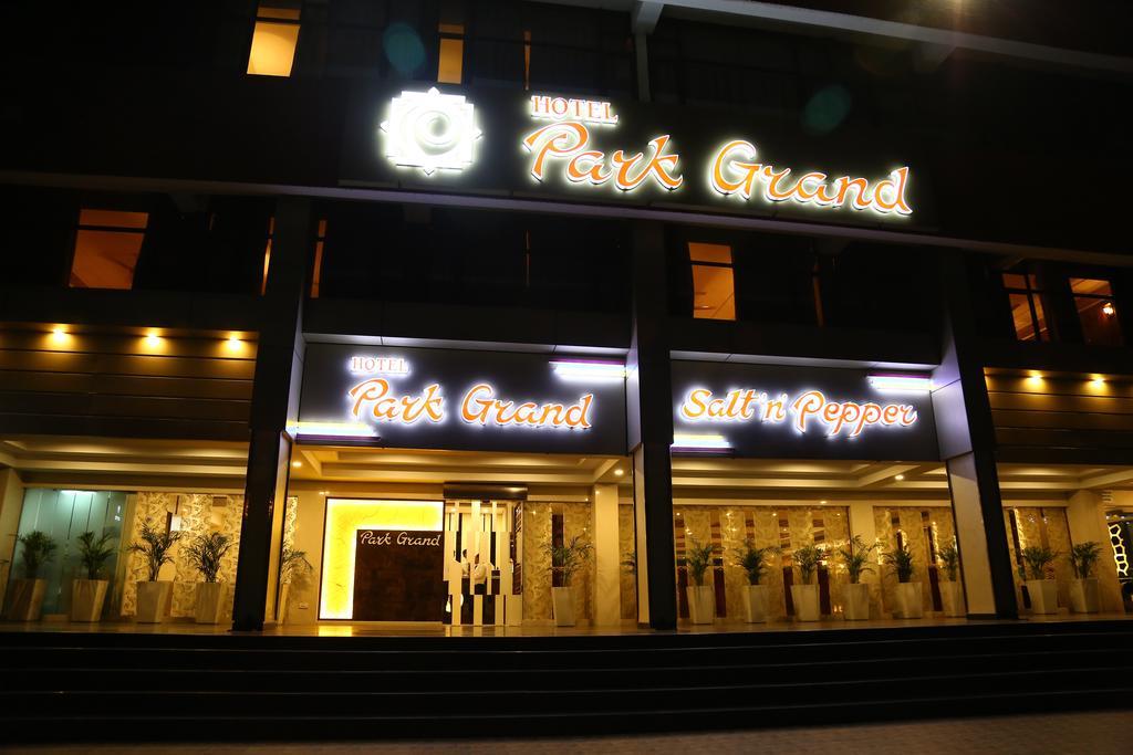 Hotel Park Grand Chandīgarh Eksteriør billede