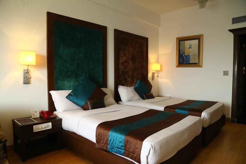 Hotel Park Grand Chandīgarh Eksteriør billede