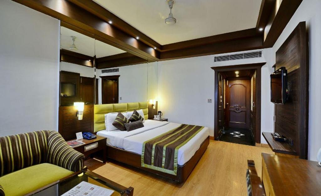 Hotel Park Grand Chandīgarh Eksteriør billede
