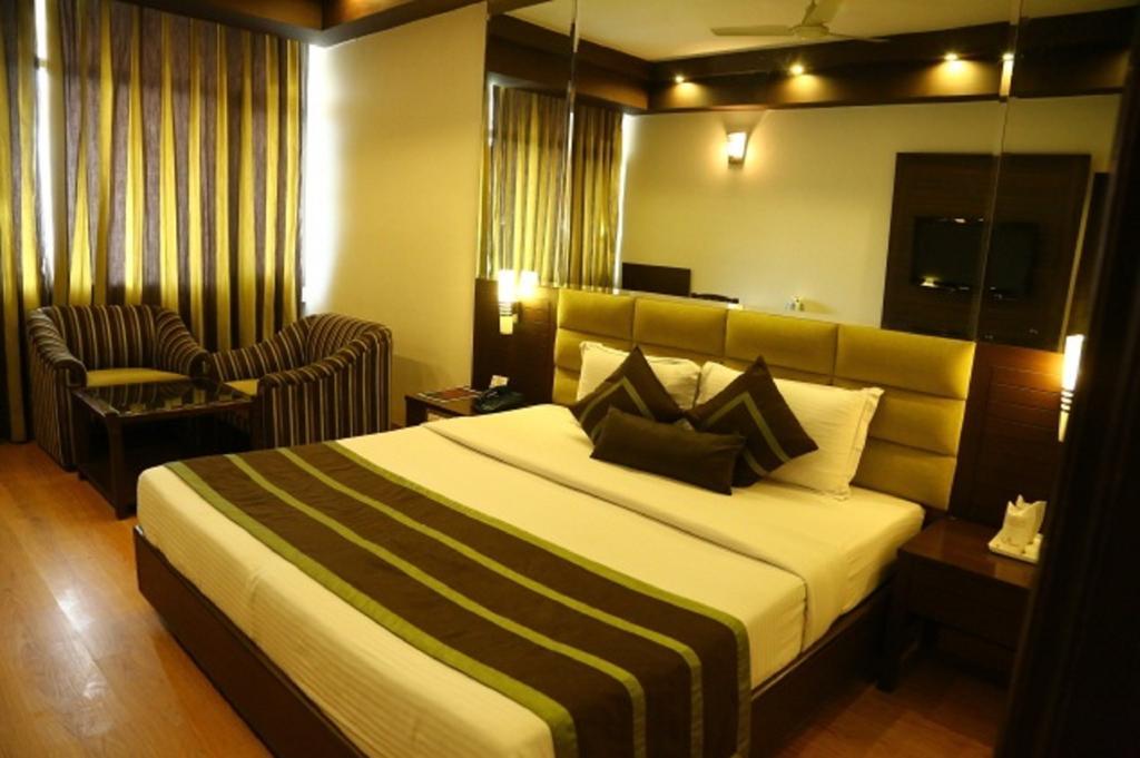Hotel Park Grand Chandīgarh Eksteriør billede