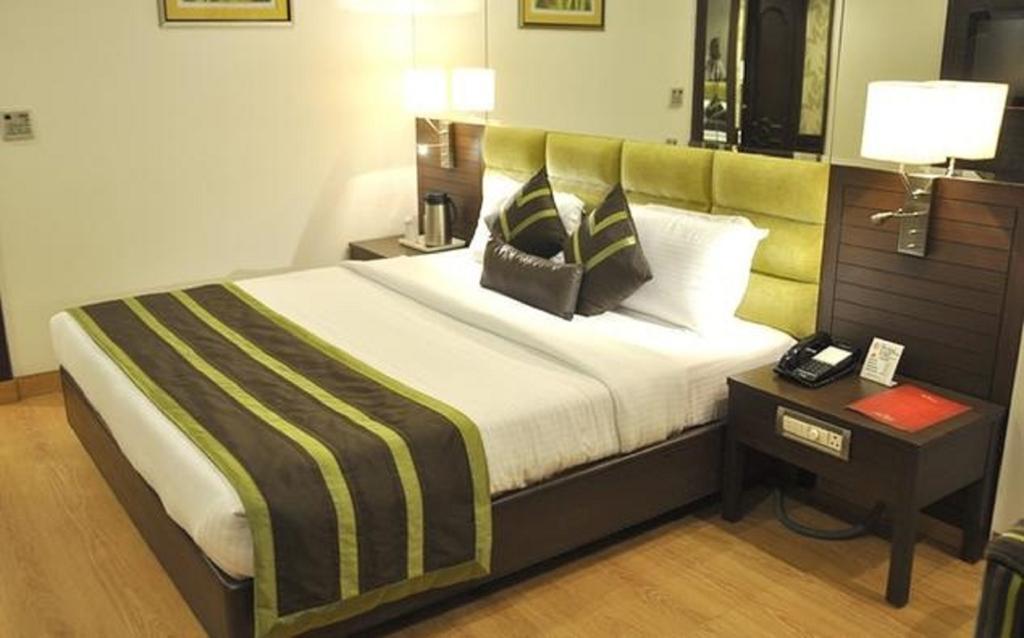 Hotel Park Grand Chandīgarh Eksteriør billede