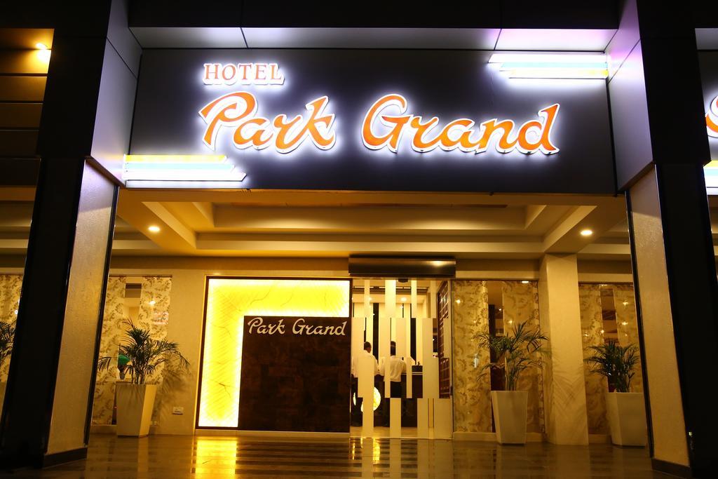 Hotel Park Grand Chandīgarh Eksteriør billede
