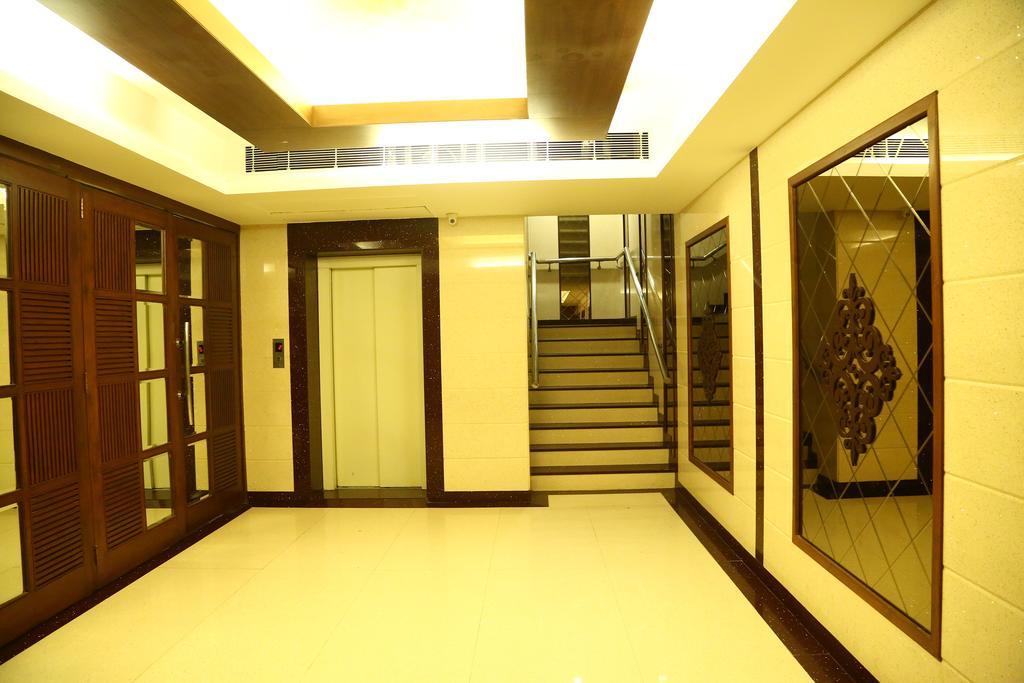 Hotel Park Grand Chandīgarh Eksteriør billede