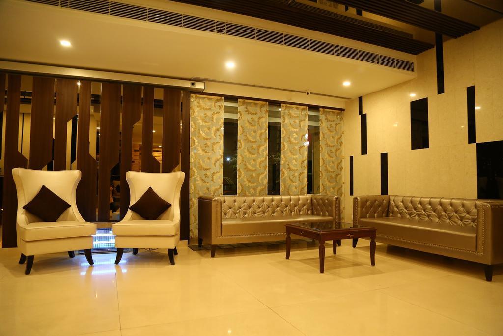 Hotel Park Grand Chandīgarh Eksteriør billede