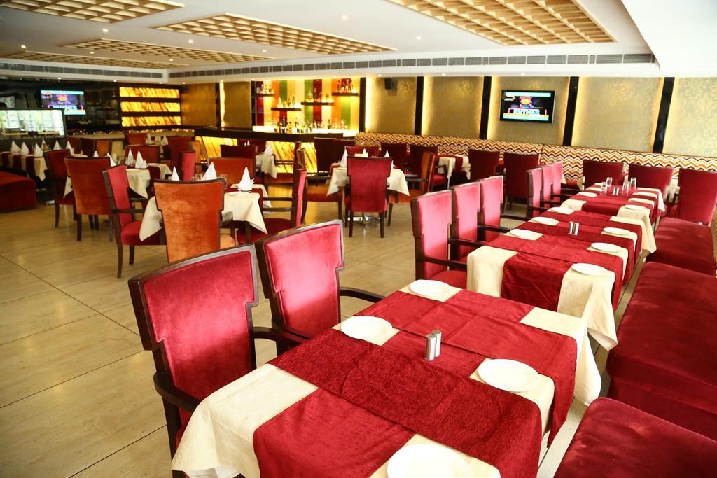 Hotel Park Grand Chandīgarh Eksteriør billede