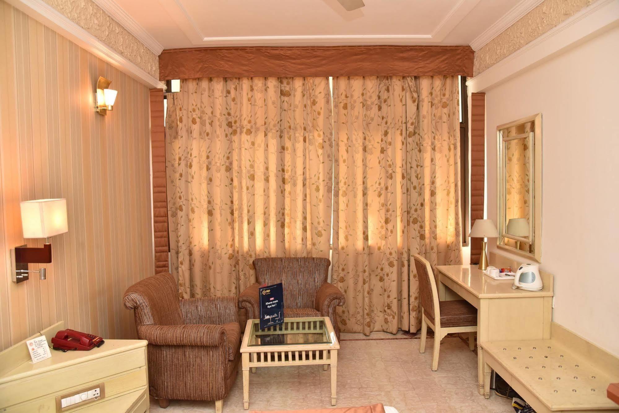 Hotel Park Grand Chandīgarh Eksteriør billede