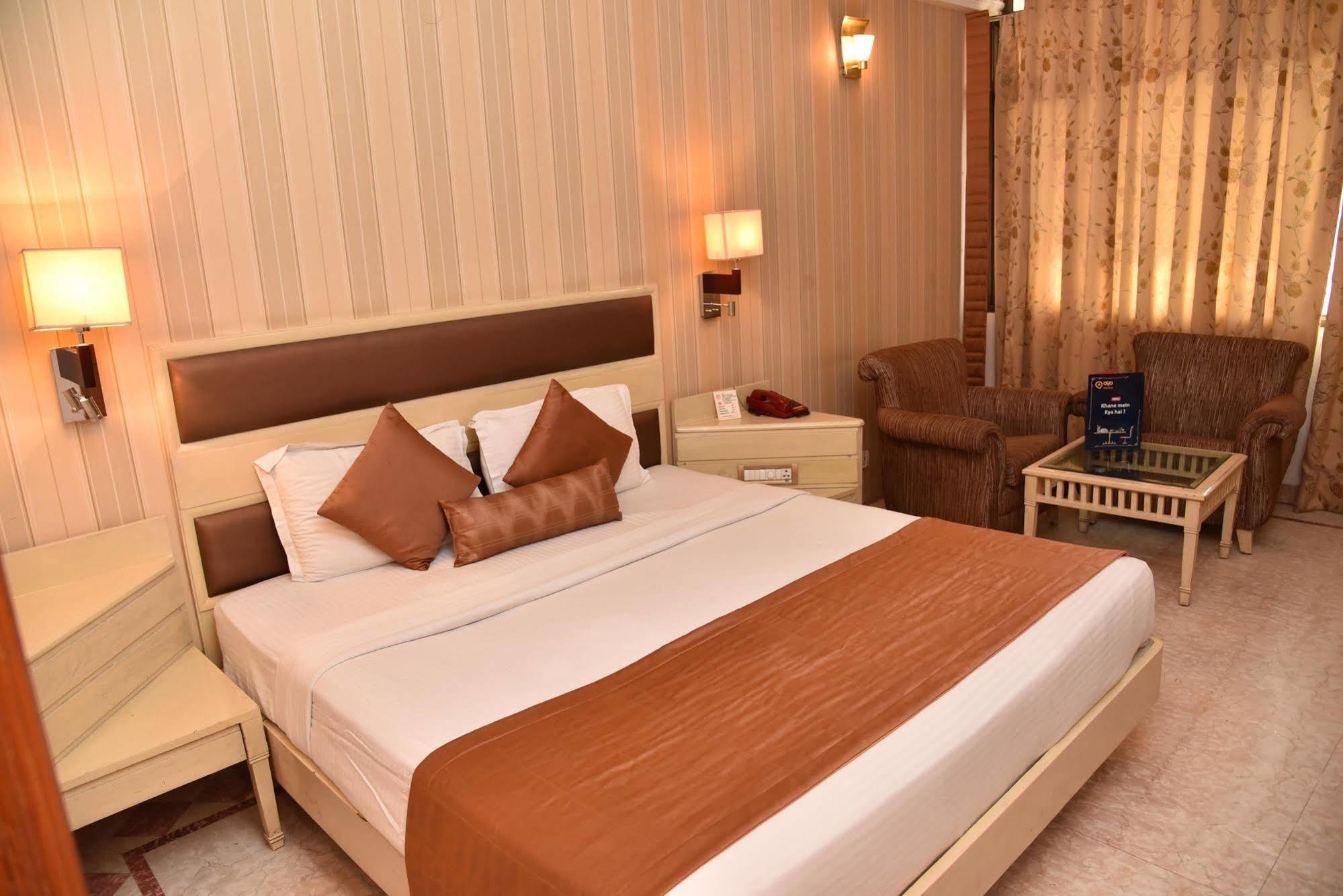 Hotel Park Grand Chandīgarh Eksteriør billede