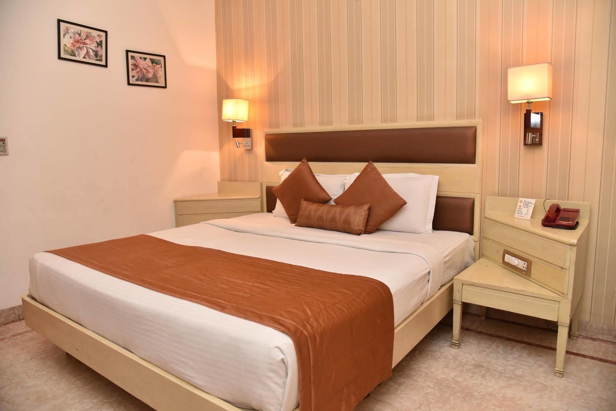 Hotel Park Grand Chandīgarh Eksteriør billede