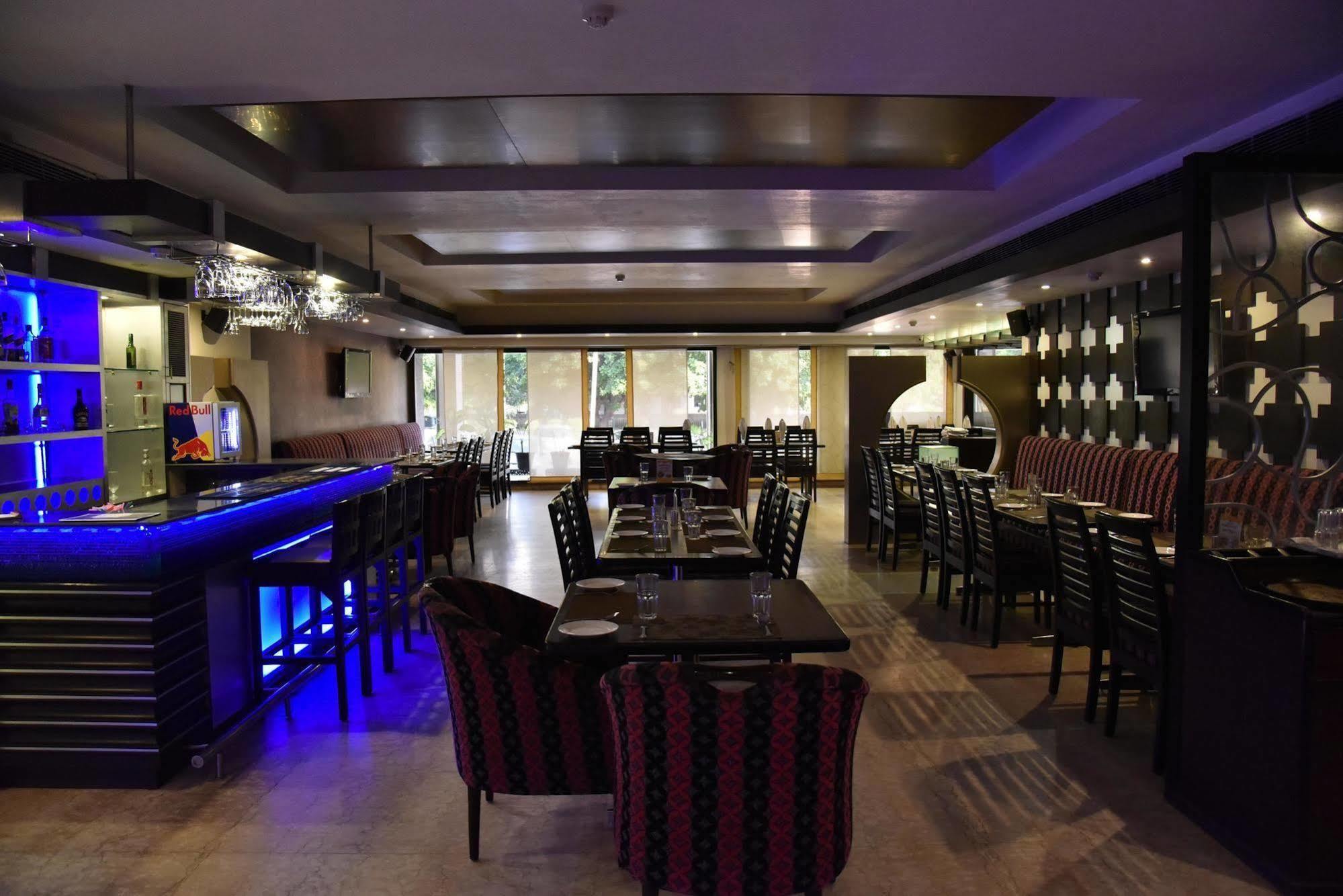 Hotel Park Grand Chandīgarh Eksteriør billede