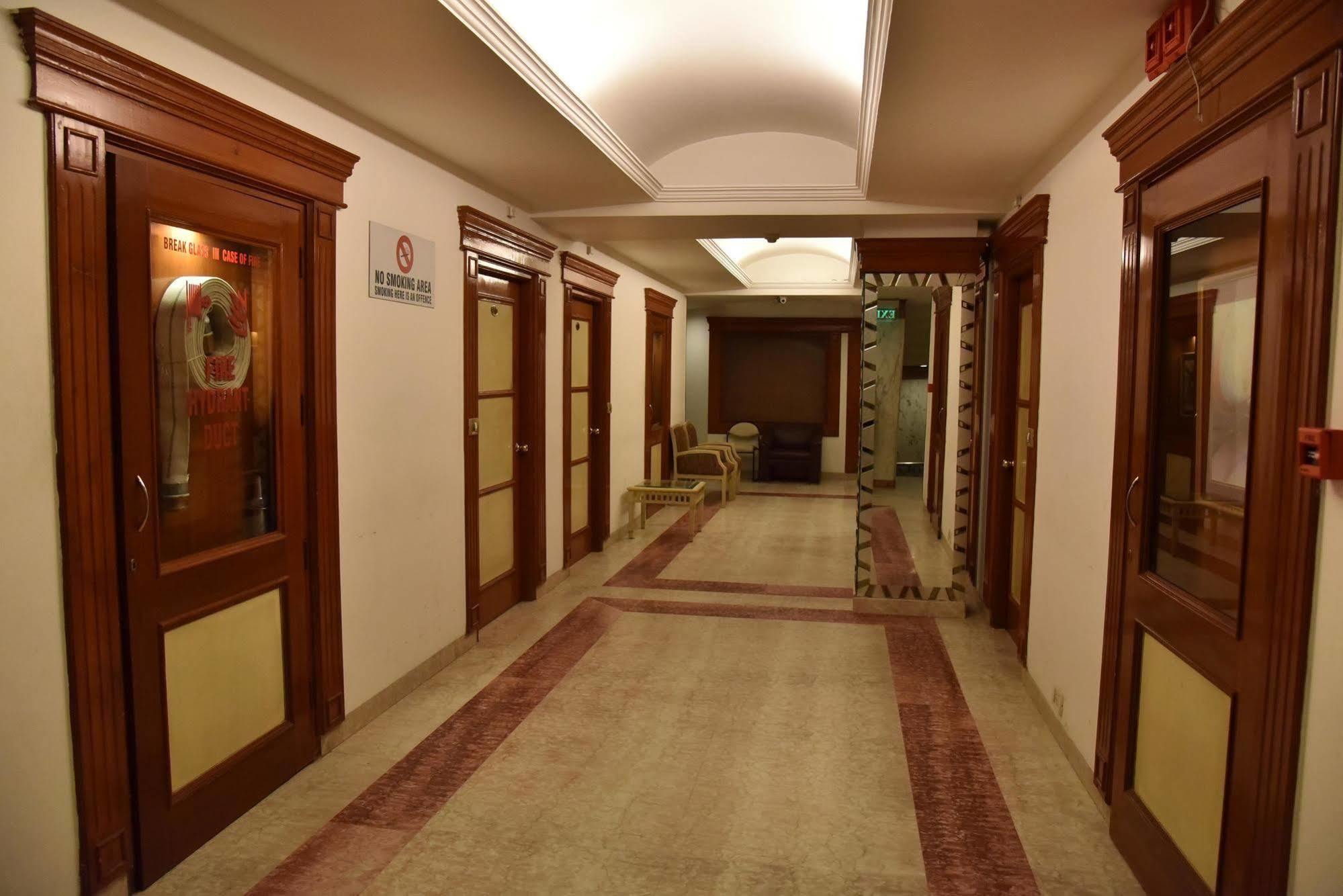 Hotel Park Grand Chandīgarh Eksteriør billede