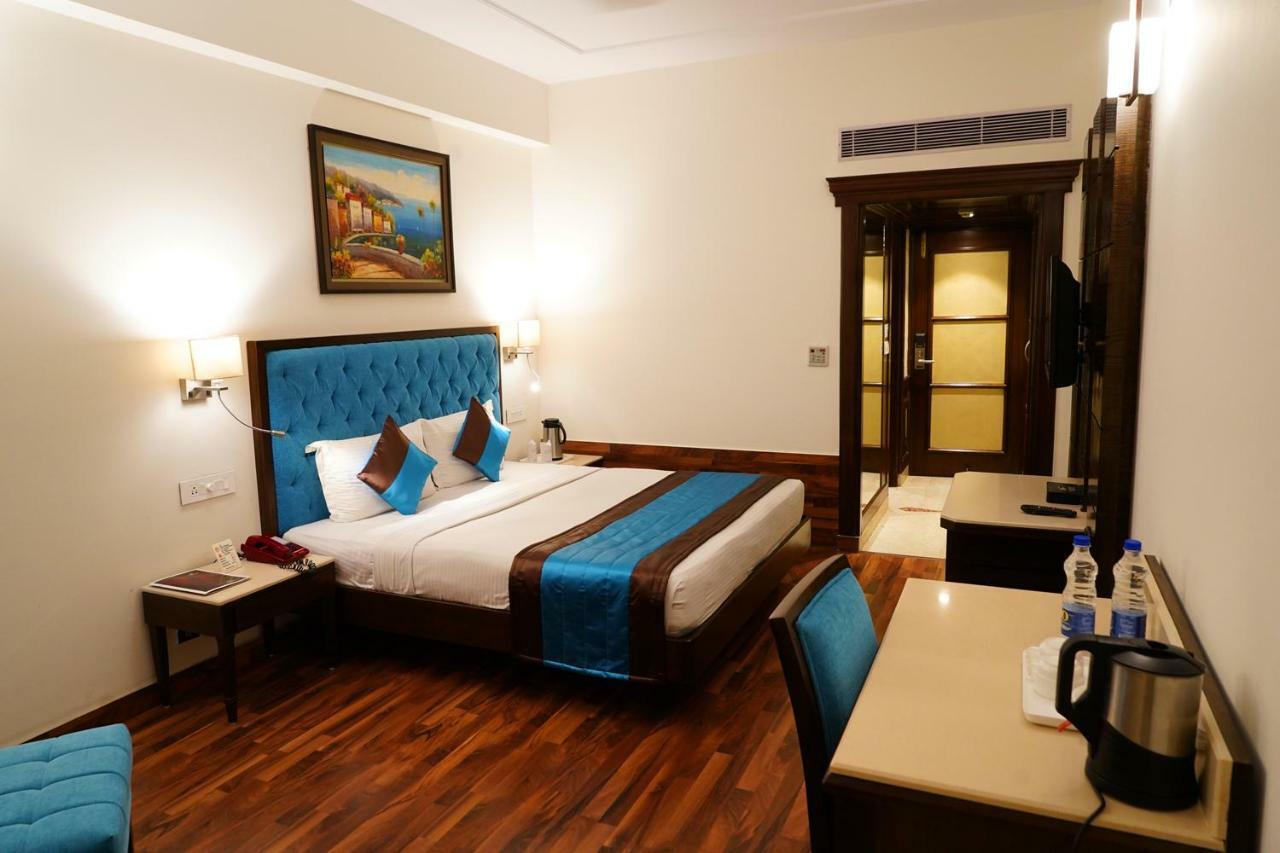 Hotel Park Grand Chandīgarh Eksteriør billede