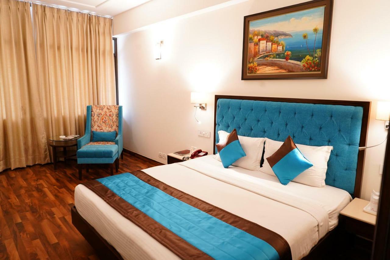 Hotel Park Grand Chandīgarh Eksteriør billede