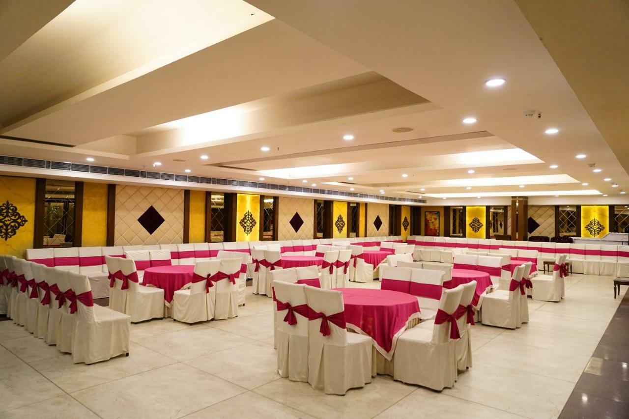Hotel Park Grand Chandīgarh Eksteriør billede