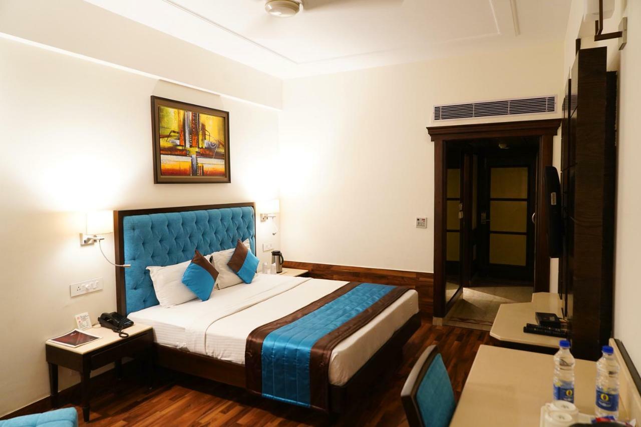 Hotel Park Grand Chandīgarh Eksteriør billede
