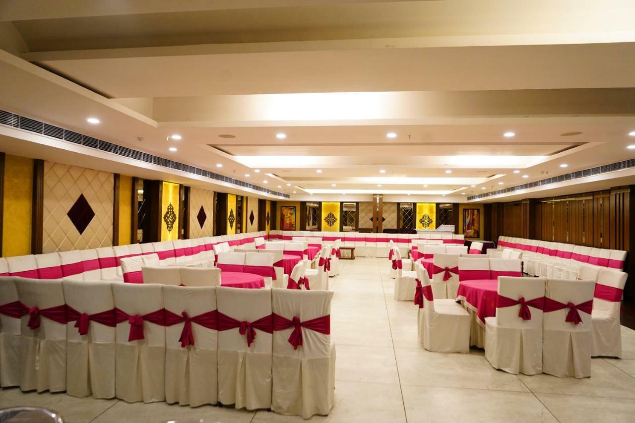 Hotel Park Grand Chandīgarh Eksteriør billede